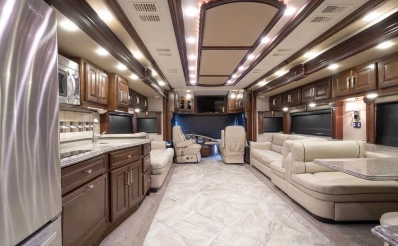 Photo 7 - 2018 American Coach Class A Motorhome rental photo 9