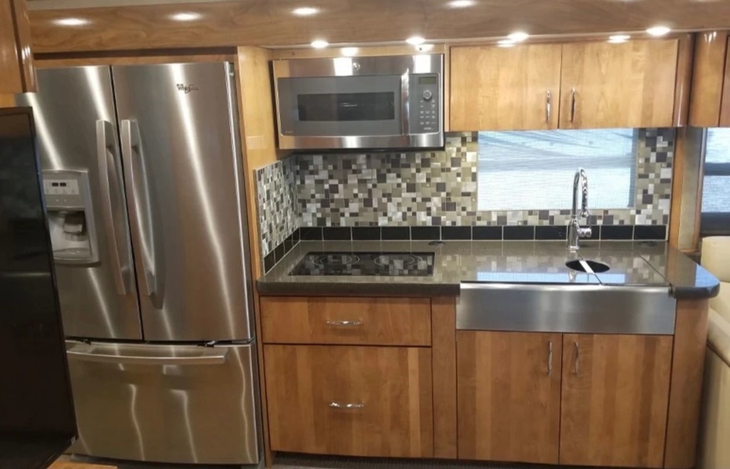 Photo 3 - 2018 American Coach Class A Motorhome rental photo 5