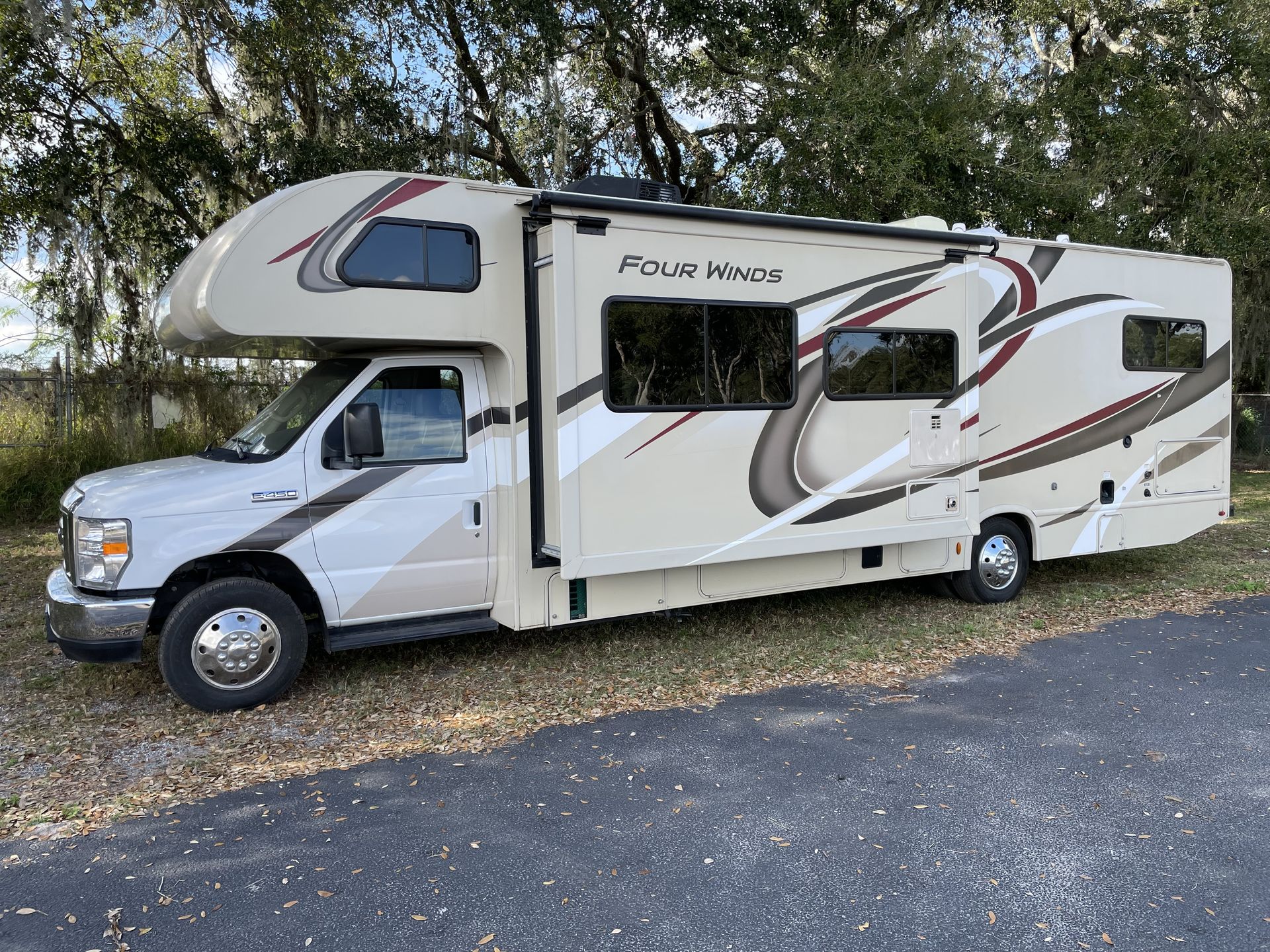 Photo 6 - 2020 Thor Motor Coach Class C Motorhome rental photo 8