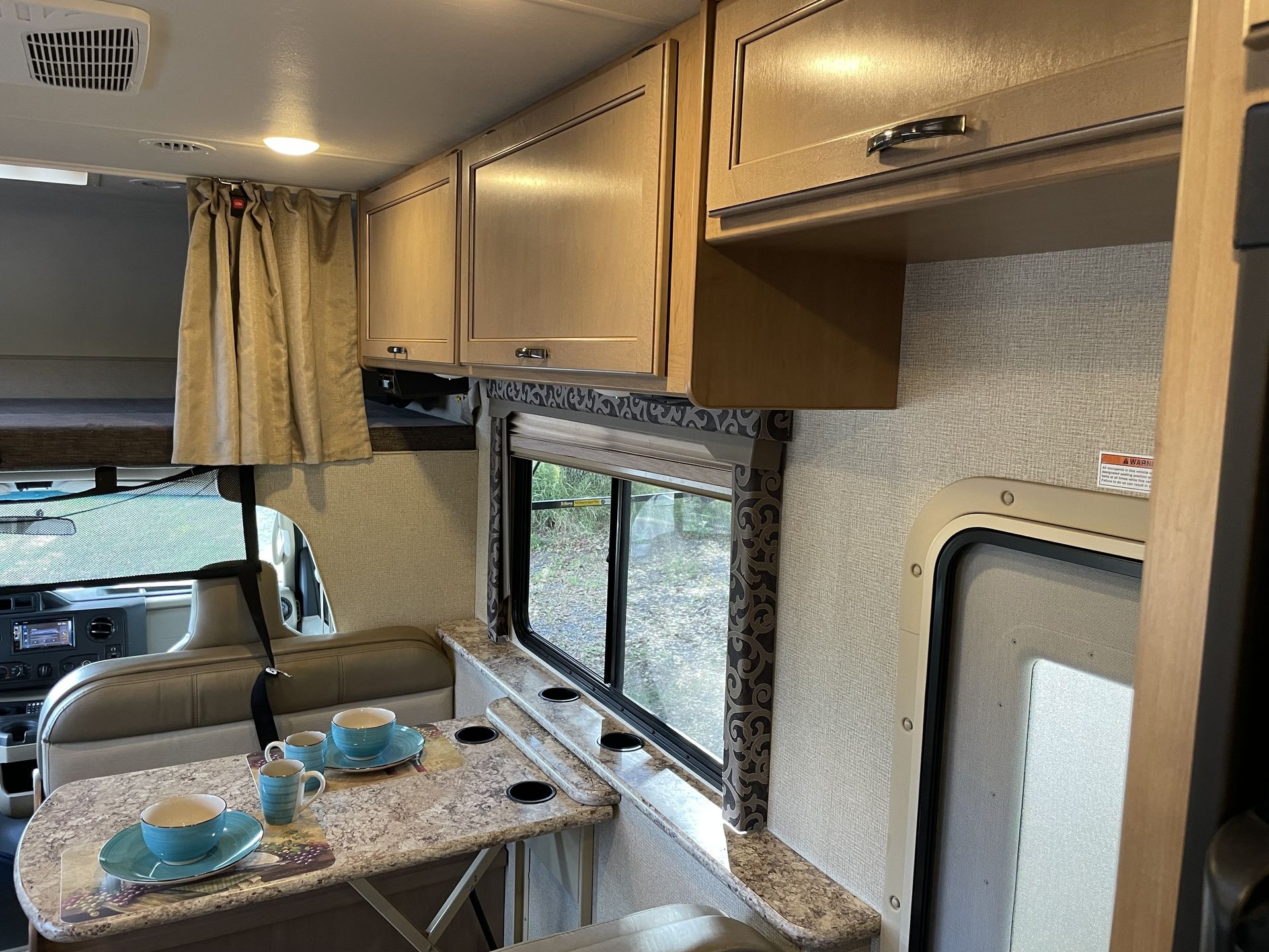 Photo 14 - 2020 Thor Motor Coach Class C Motorhome rental photo 22