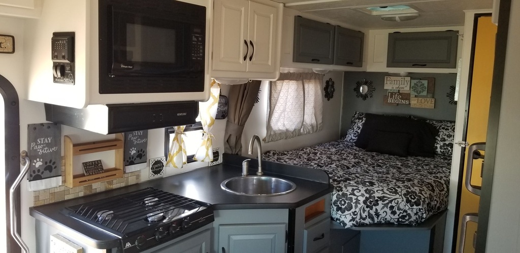 Photo 4 - 2013 Thor Motor Coach Class C Motorhome rental photo 6