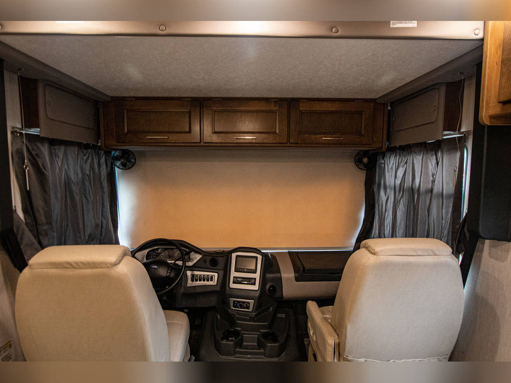 Photo 3 - 2020 Coachmen Class A Motorhome rental photo 7