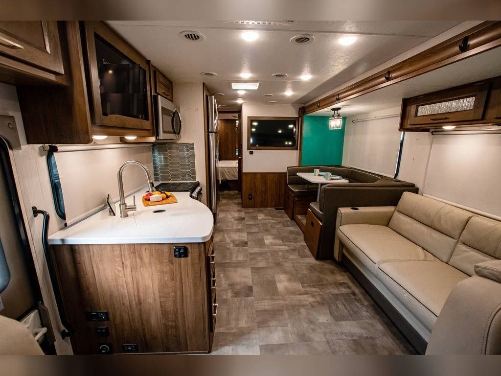 Photo 5 - 2020 Coachmen Class A Motorhome rental photo 9