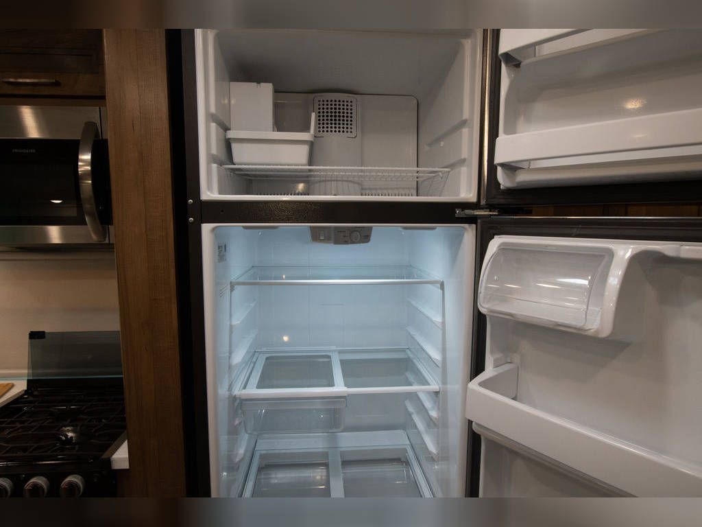 Photo 7 - 2020 Coachmen Class A Motorhome rental photo 13