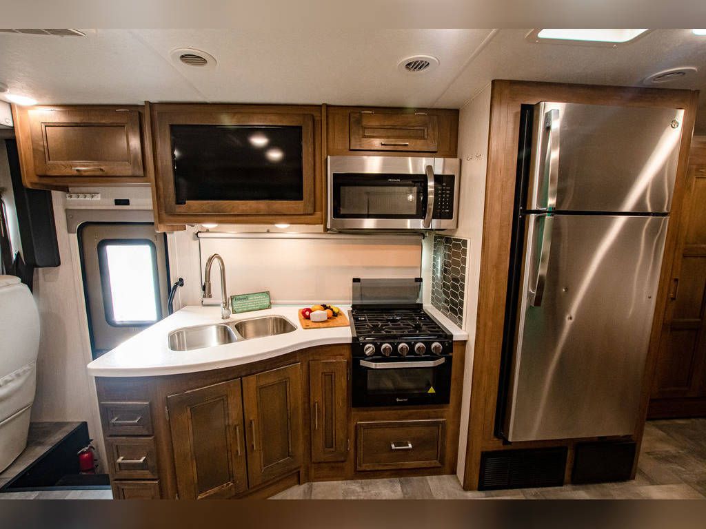 Photo 8 - 2020 Coachmen Class A Motorhome rental photo 19