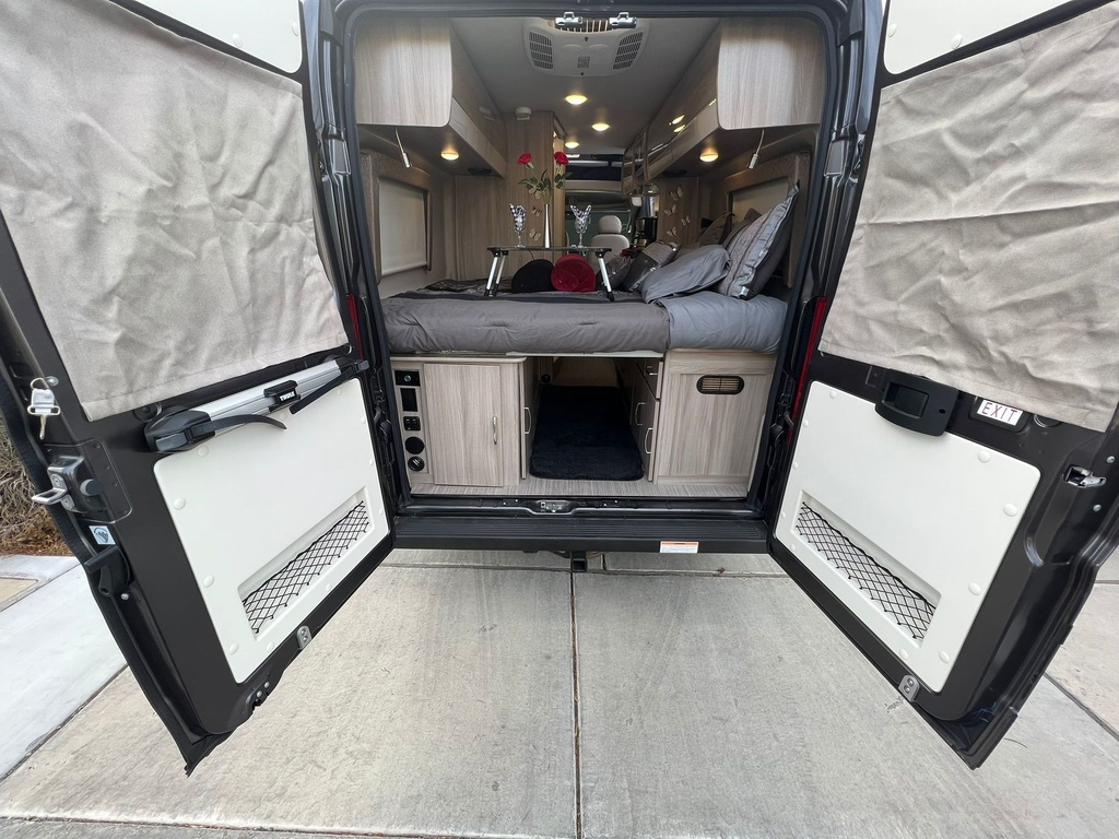 Photo 15 - 2022 Thor Motor Coach Class B Motorhome rental photo 17