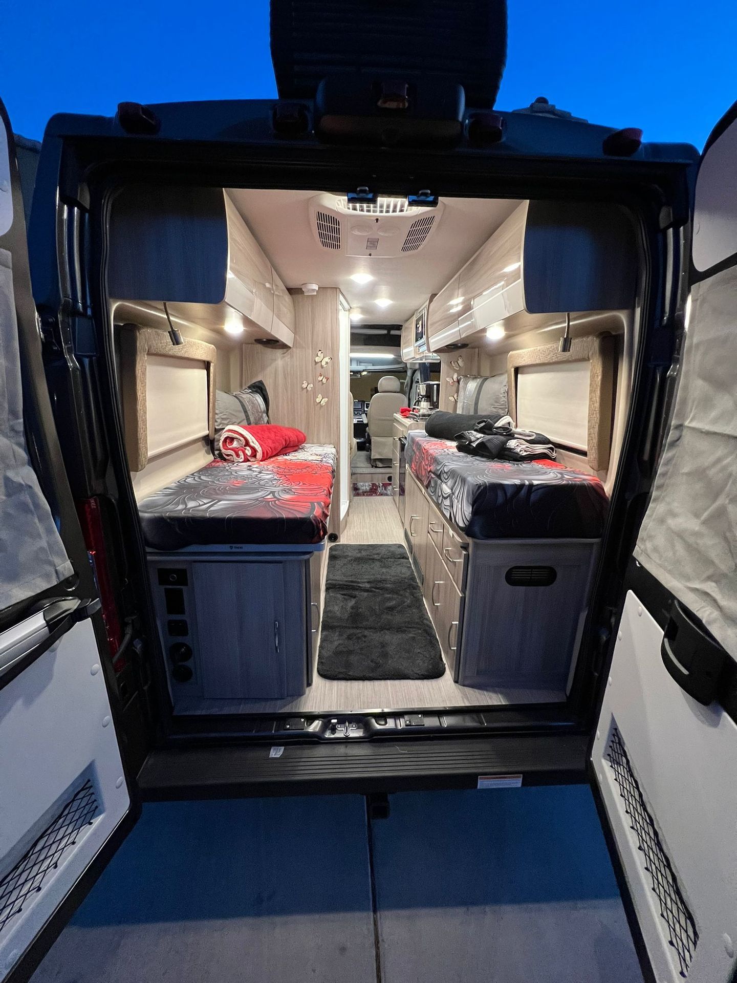 Photo 19 - 2022 Thor Motor Coach Class B Motorhome rental photo 21