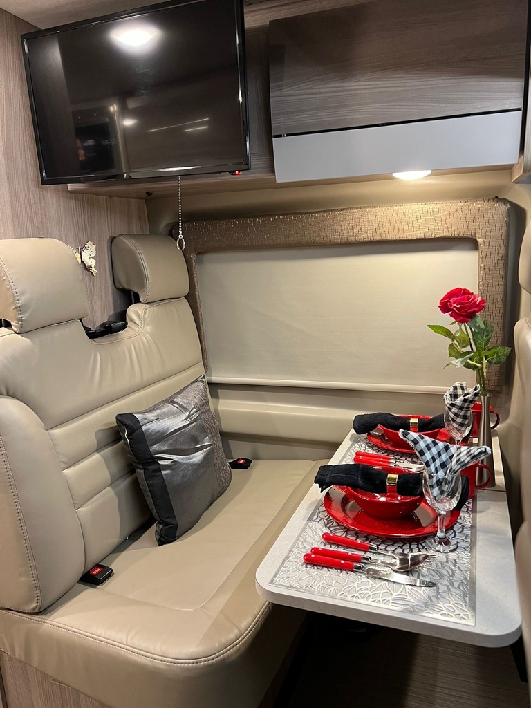 Photo 21 - 2022 Thor Motor Coach Class B Motorhome rental photo 23