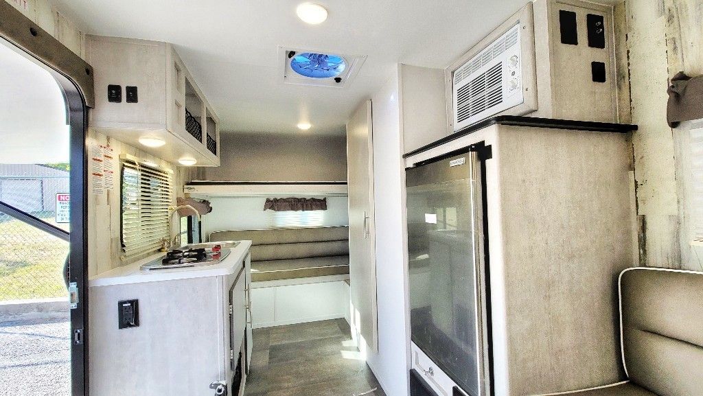 Photo 2 - 2022 Travel Lite Travel Trailer rental photo 4