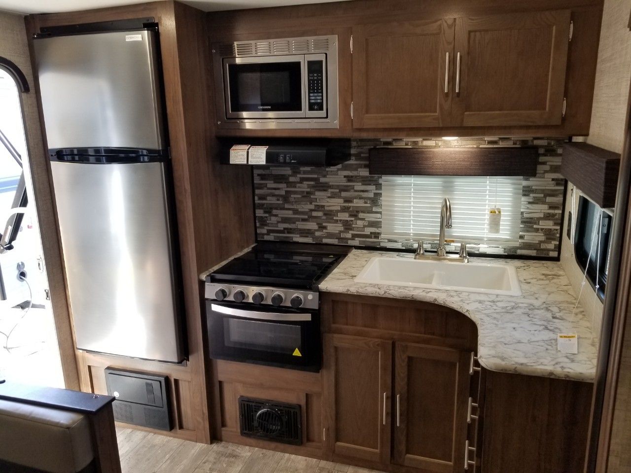 Photo 7 - 2020 Gulfstream Travel Trailer rental photo 9