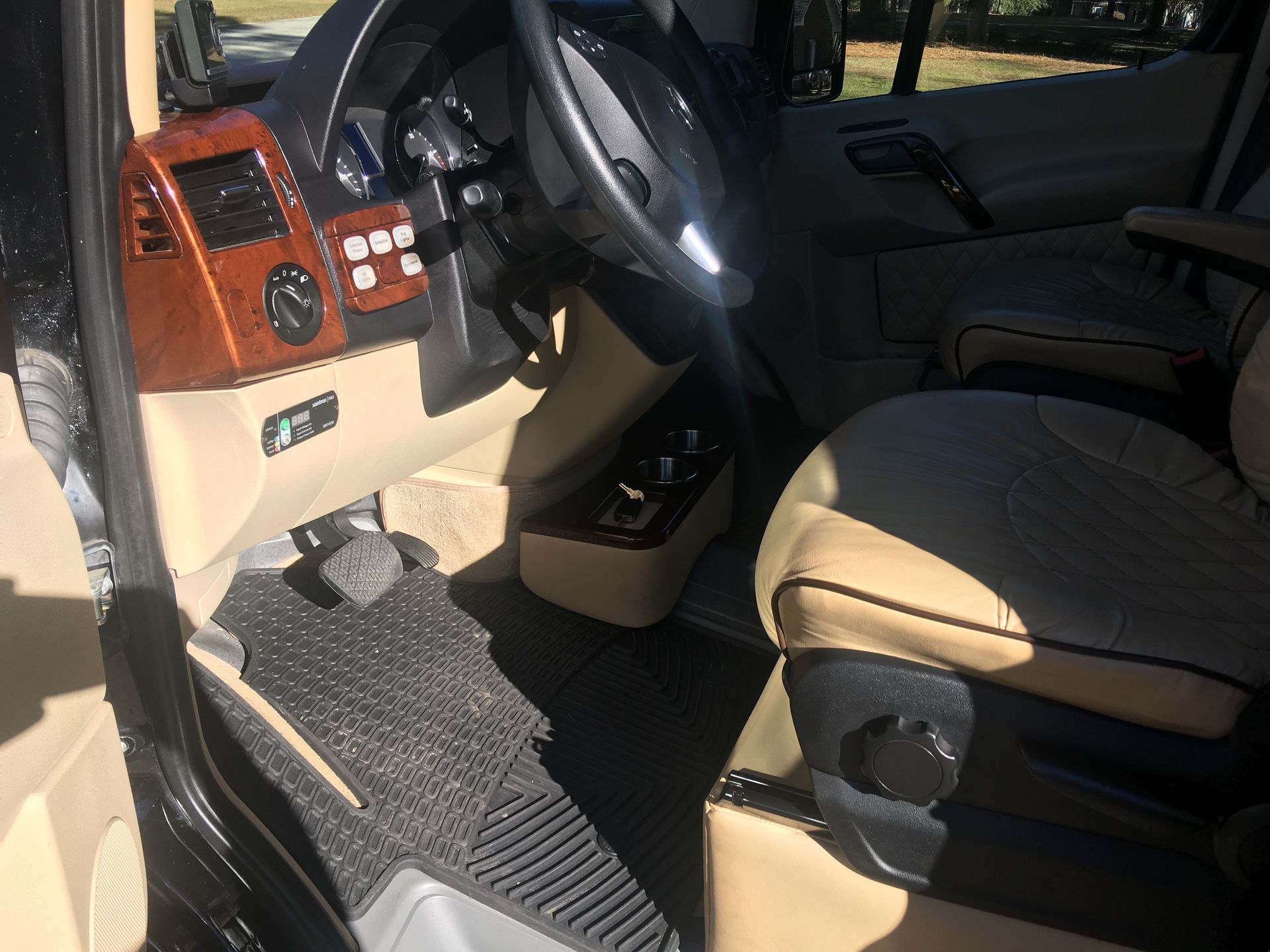 Photo 1 - 2017 Mercedes-Benz Class B Motorhome rental photo 6