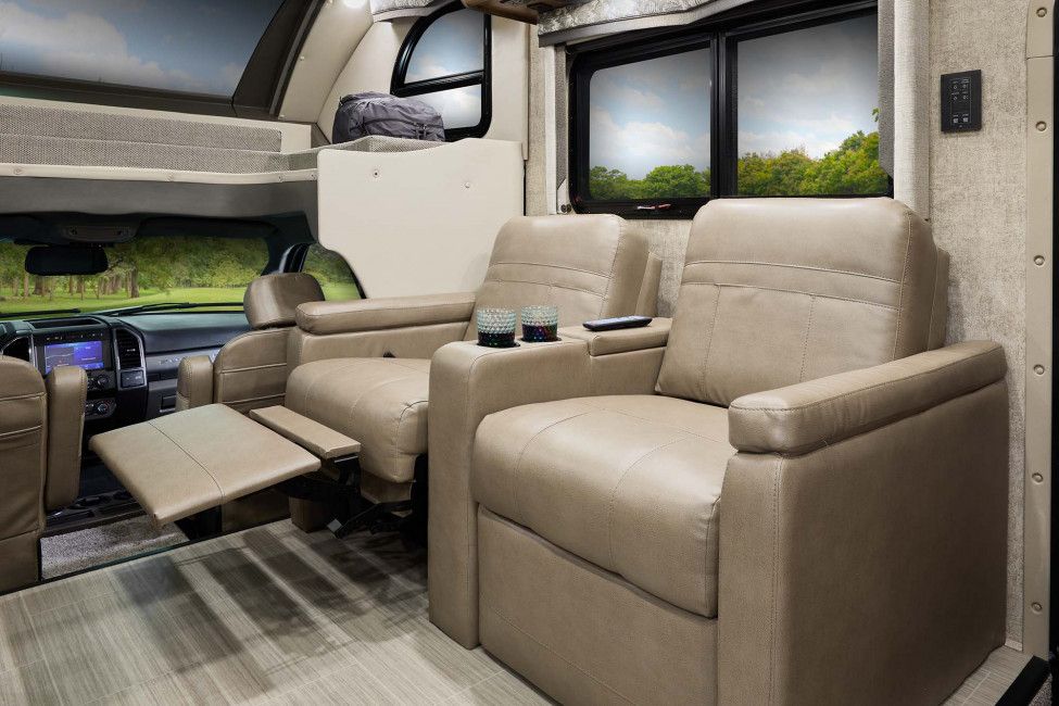 Photo 7 - 2020 Thor Motor Coach Class C Motorhome rental photo 9
