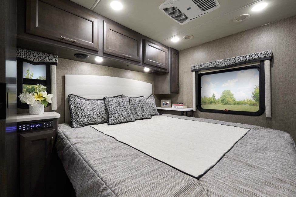 Photo 10 - 2020 Thor Motor Coach Class C Motorhome rental photo 12
