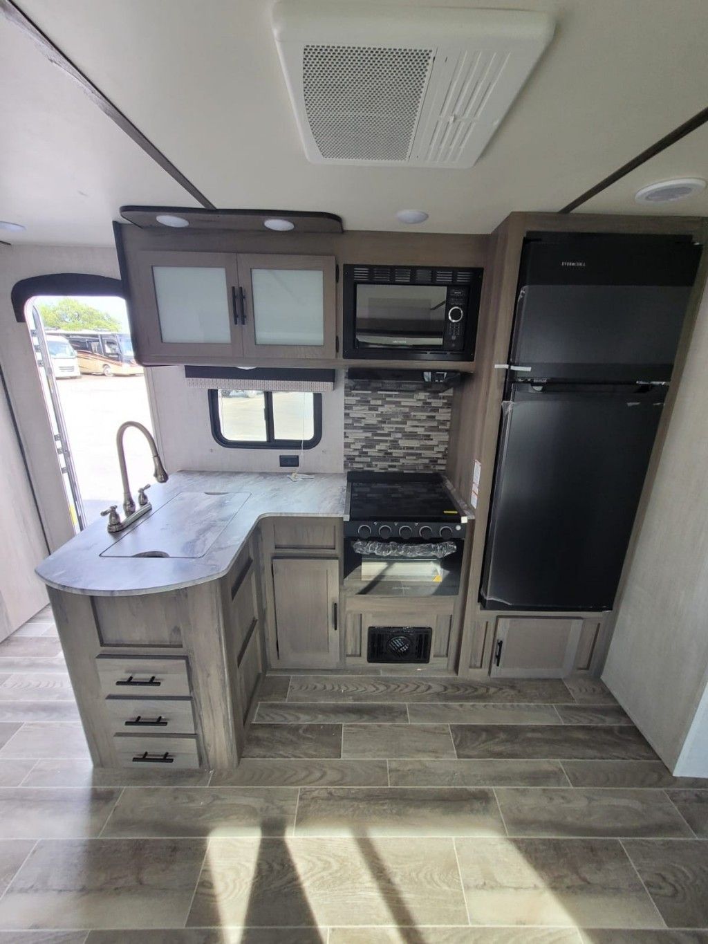 Photo 7 - 2021 Gulfstream Travel Trailer rental photo 9