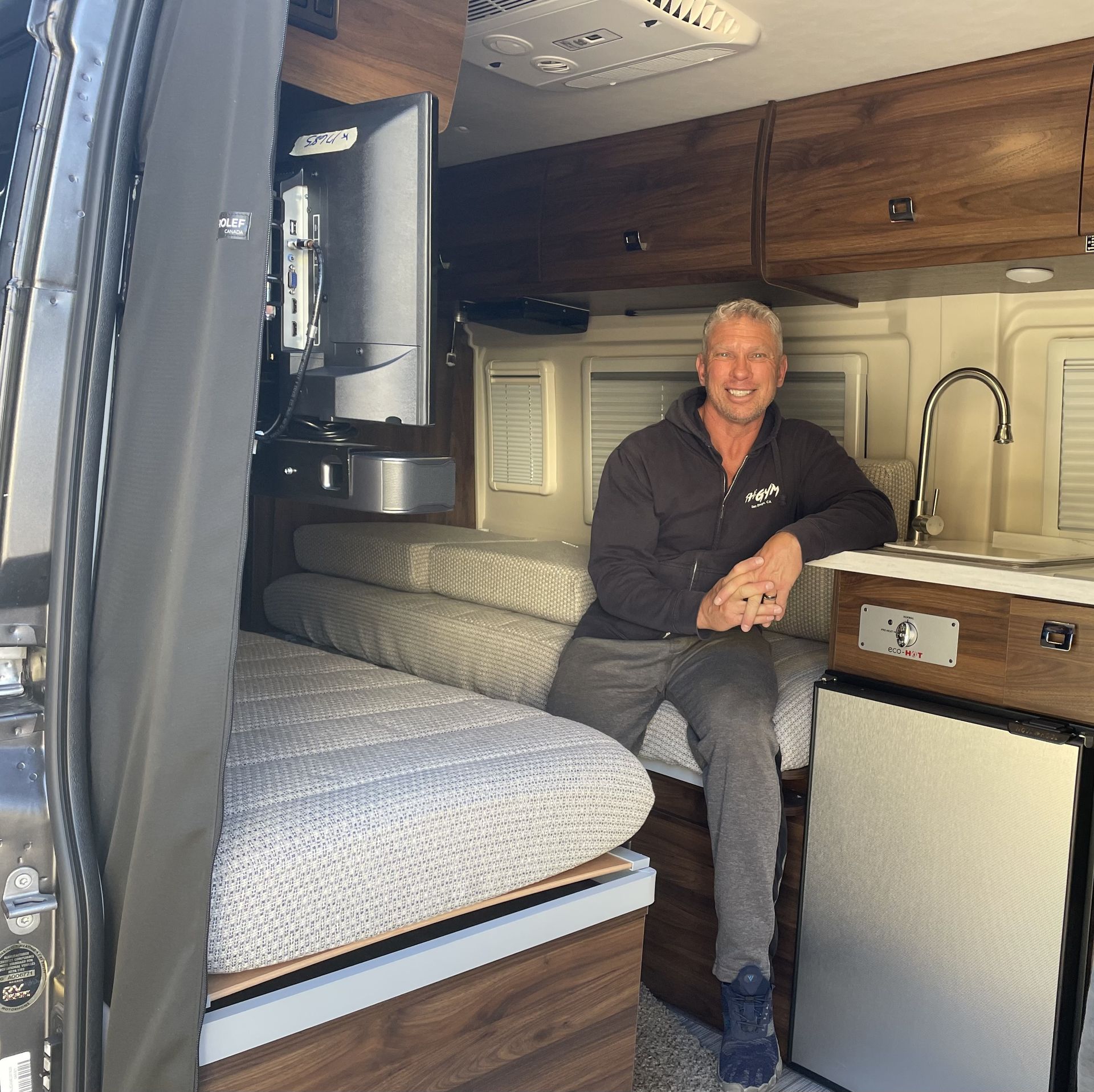 Photo 5 - 2022 Winnebago Class B Motorhome rental photo 7