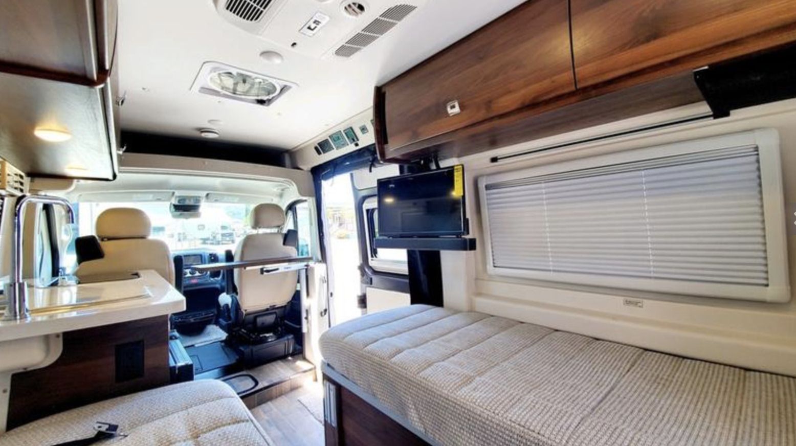 Photo 12 - 2022 Winnebago Class B Motorhome rental photo 14