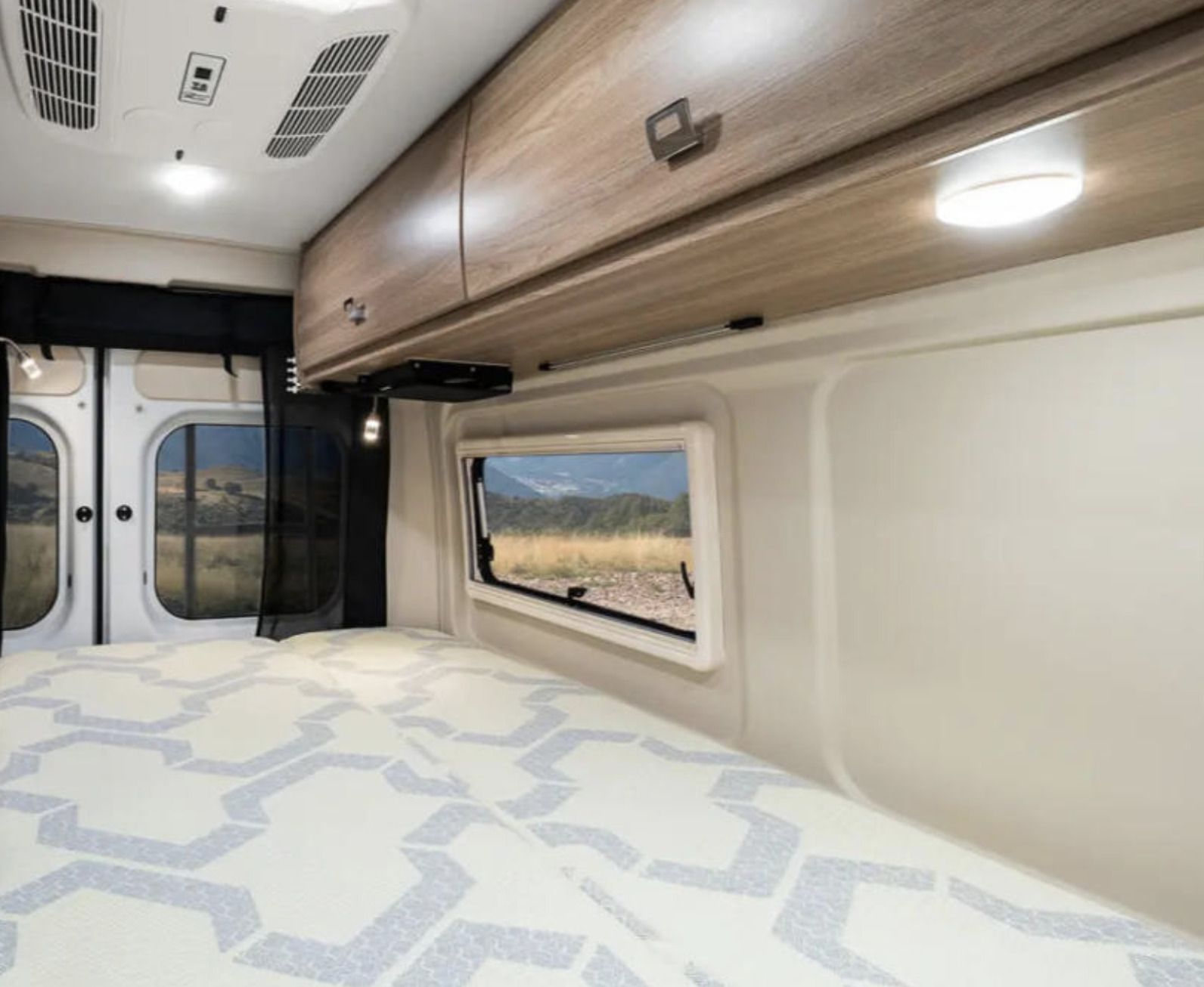 Photo 13 - 2022 Winnebago Class B Motorhome rental photo 15