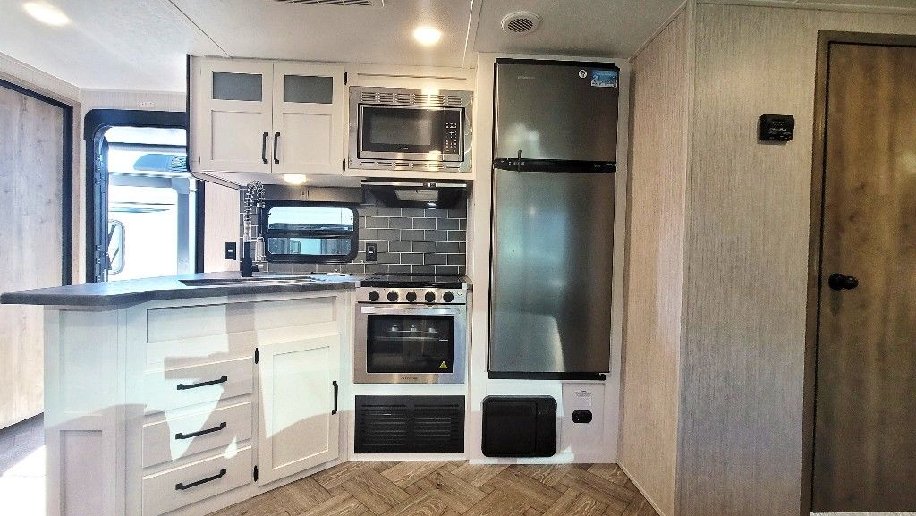 Photo 1 - 2021 Palomino Travel Trailer rental photo 3
