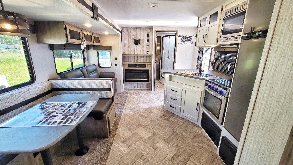 Photo 6 - 2022 Palomino Travel Trailer rental photo 8
