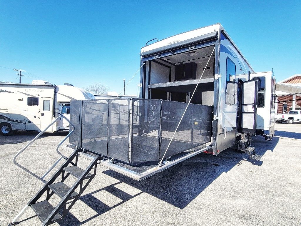 Photo 5 - 2018 Keystone Fifth Wheel rental photo 7