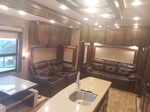 2017 Tiffin Motorhomes Vilano 365RL Fifth Wheel for rent in San Antonio, TX