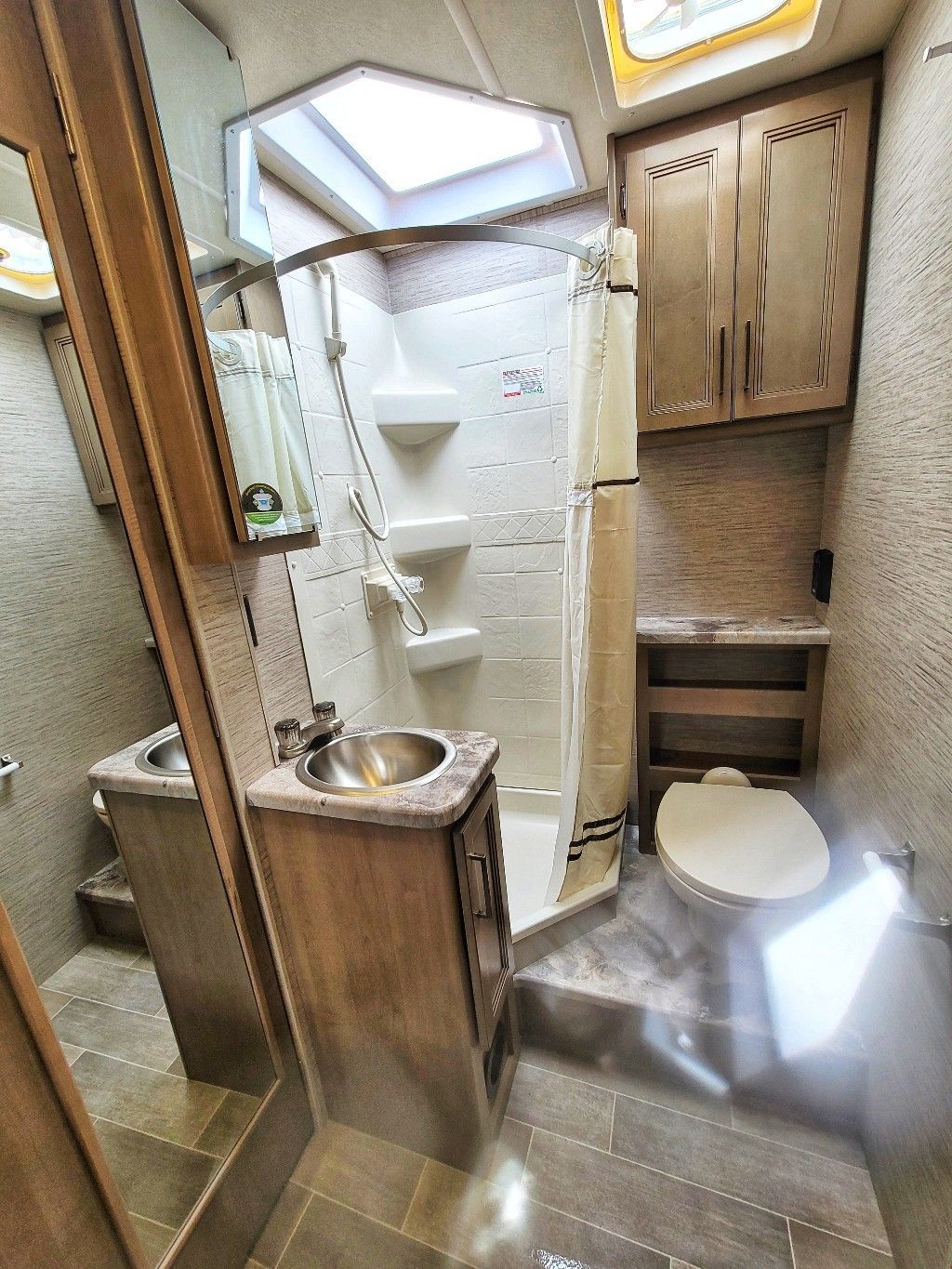 Photo 6 - 2020 Travel Lite Class C Motorhome rental photo 8