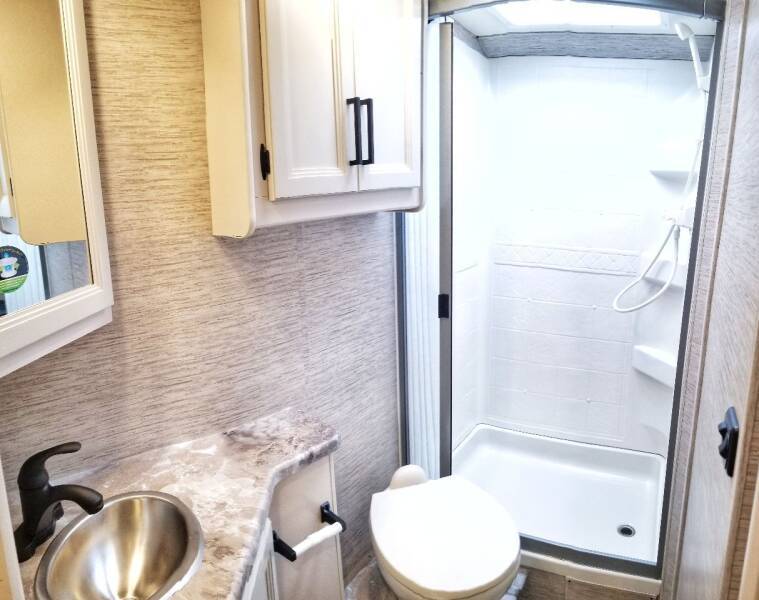 Photo 5 - 2020 Thor Motor Coach Class C Motorhome rental photo 7