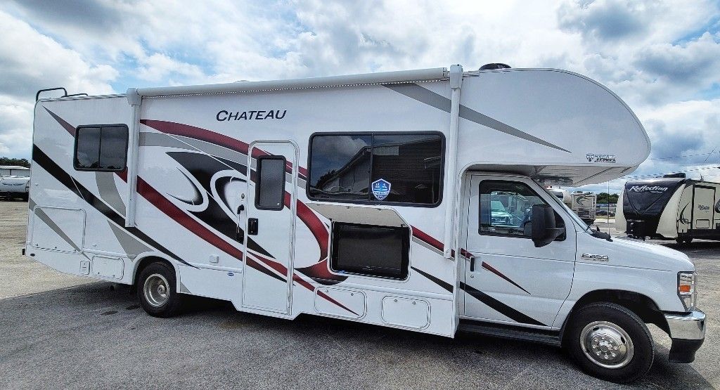 Photo 0 - 2022 Thor Motor Coach Class C Motorhome rental photo 2