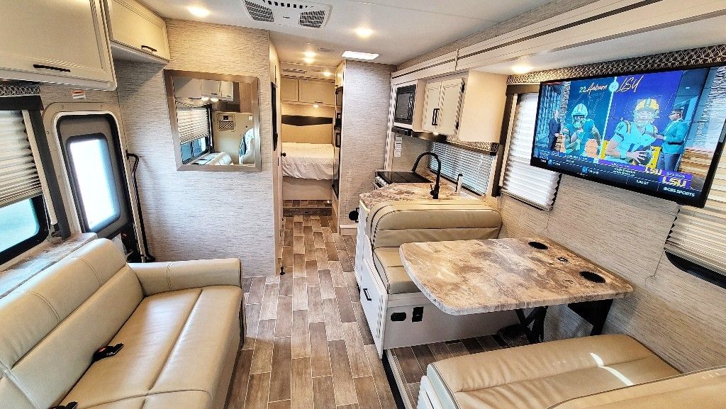 Photo 6 - 2022 Thor Motor Coach Class C Motorhome rental photo 8