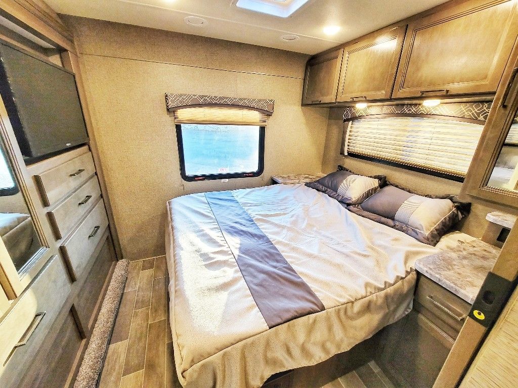 Photo 2 - 2021 Thor Motor Coach Class C Motorhome rental photo 4