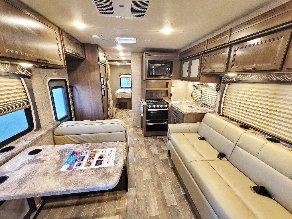 Photo 5 - 2021 Thor Motor Coach Class C Motorhome rental photo 7
