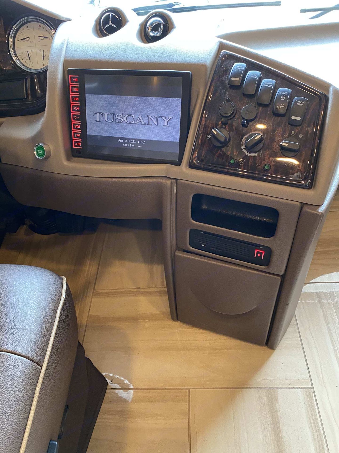 Photo 12 - 2016 Thor Class A Motorhome rental photo 14
