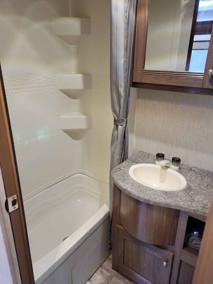 Photo 2 - 2018 Heartland Travel Trailer rental photo 4