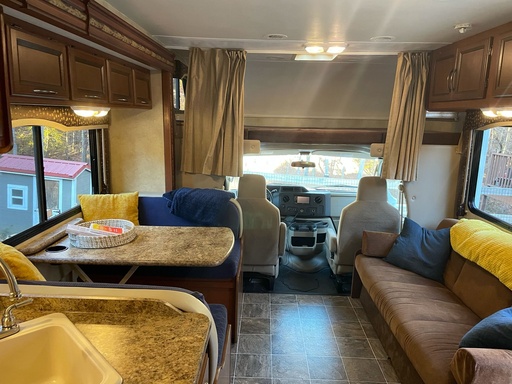 2013 Thor Freedom Elite 28z Class C Motorhome for rent in Dallas, GA
