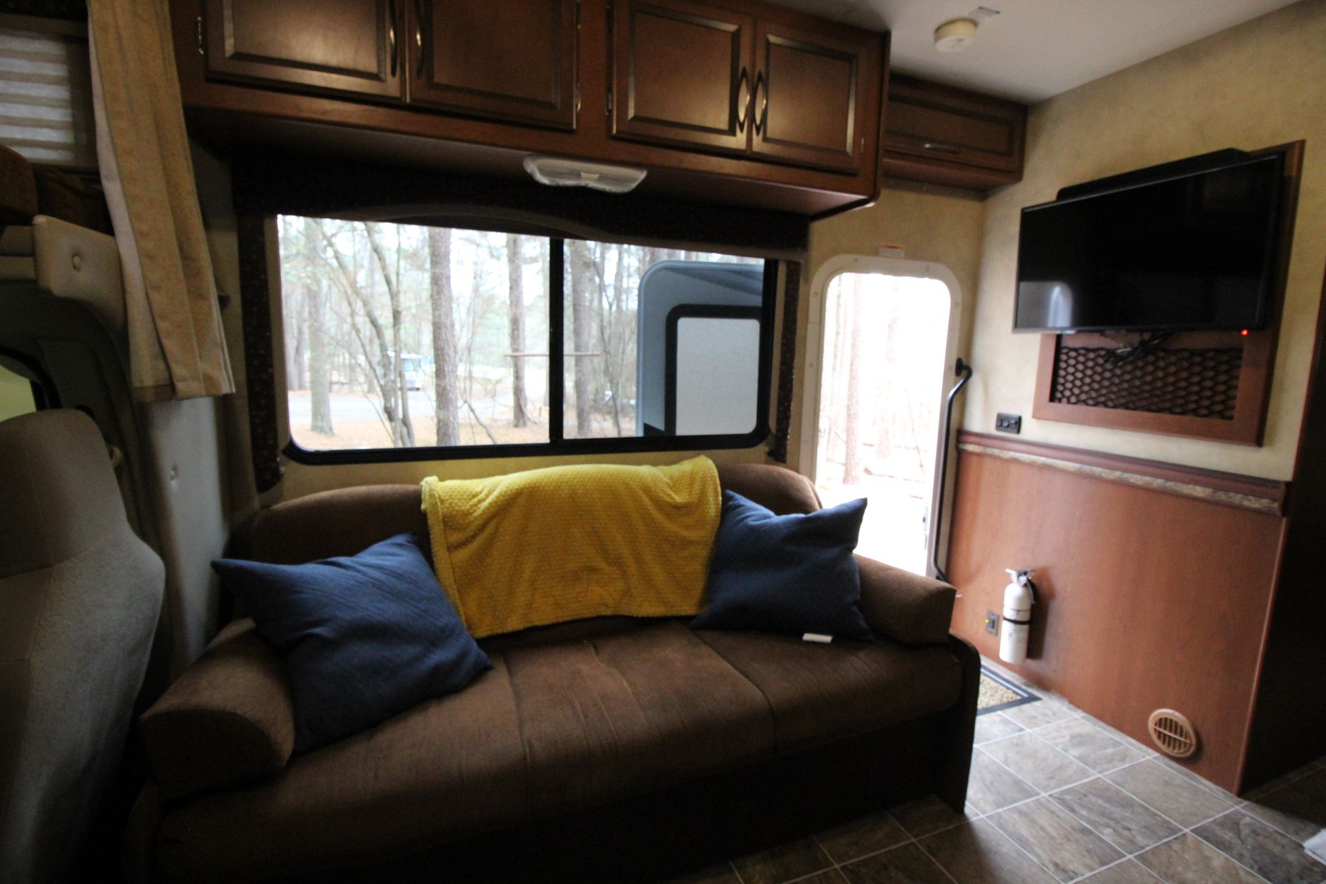 Photo 6 - 2013 Thor Class C Motorhome rental photo 8