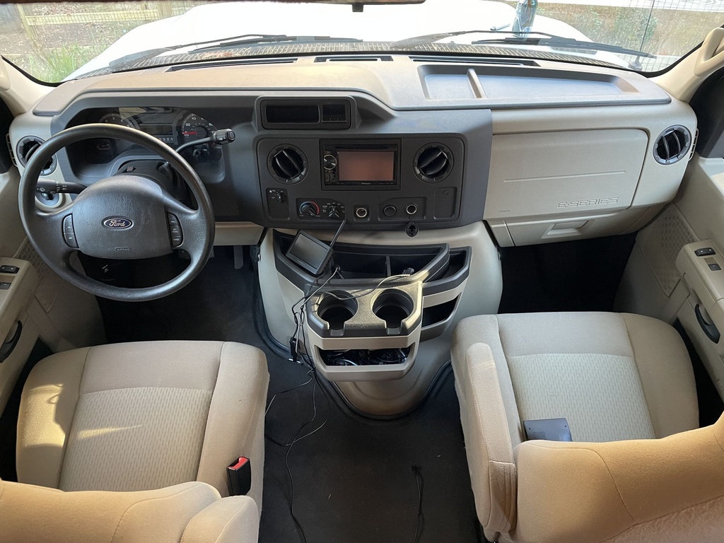 Photo 9 - 2013 Thor Class C Motorhome rental photo 11
