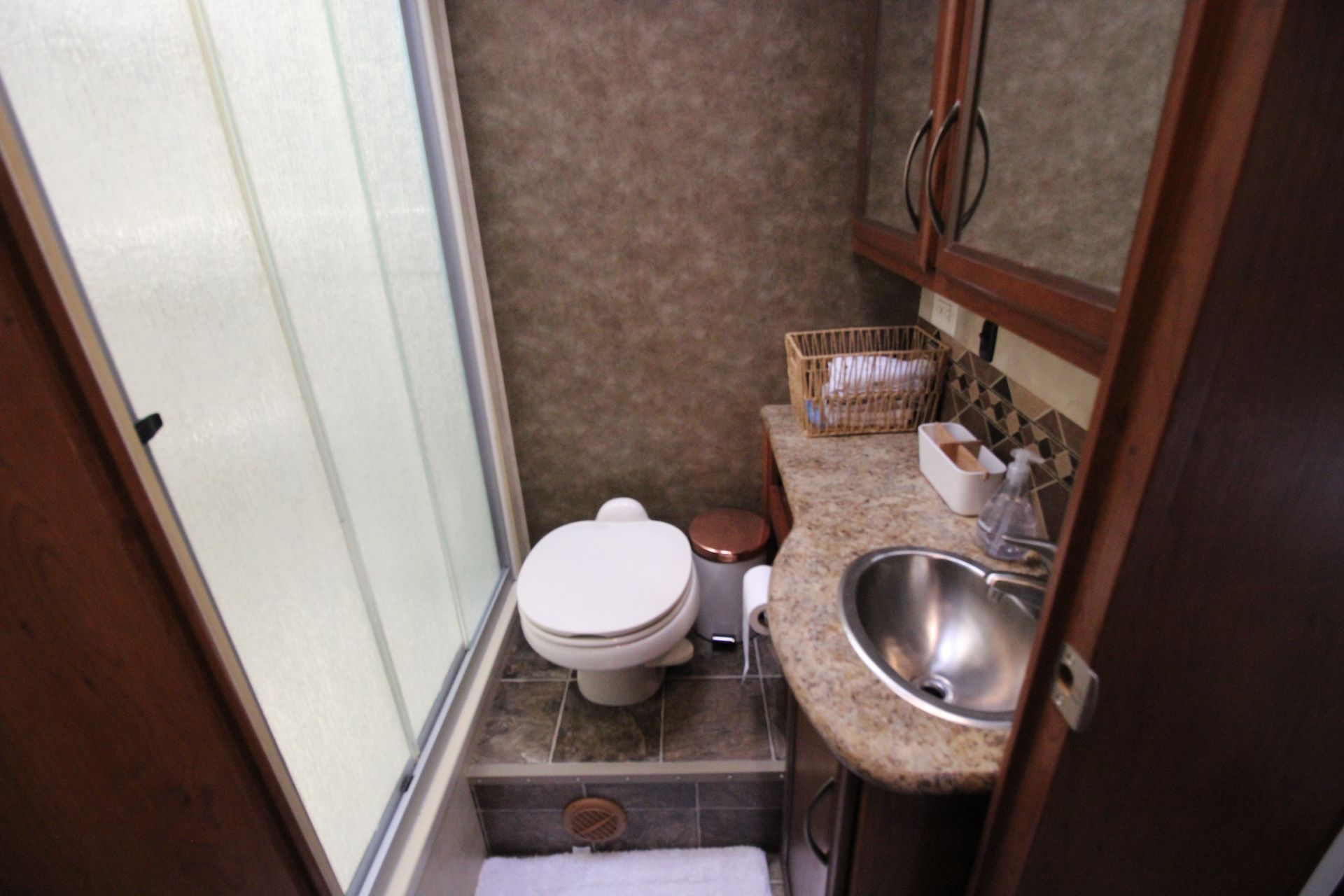 Photo 12 - 2013 Thor Class C Motorhome rental photo 14