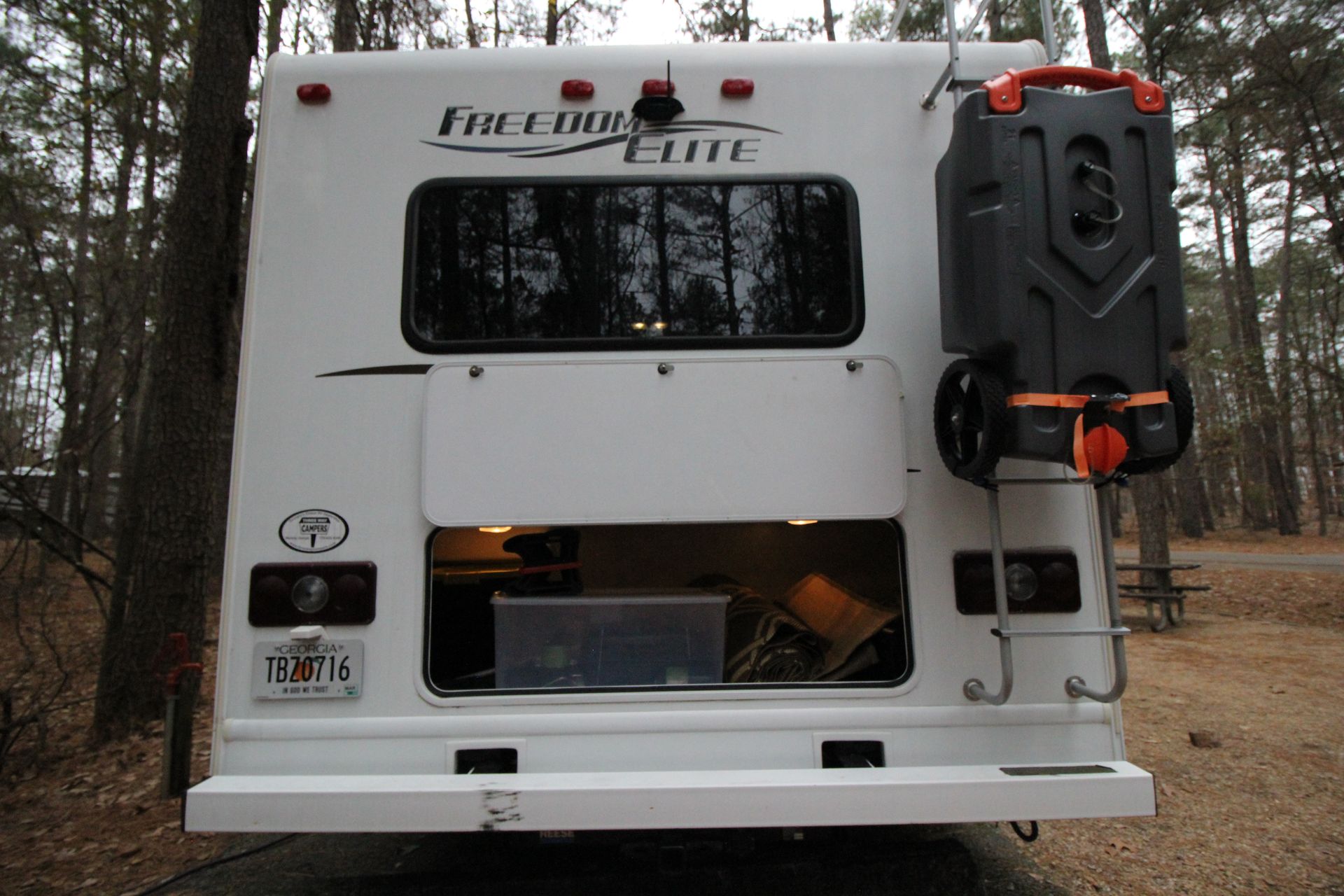Photo 19 - 2013 Thor Class C Motorhome rental photo 21