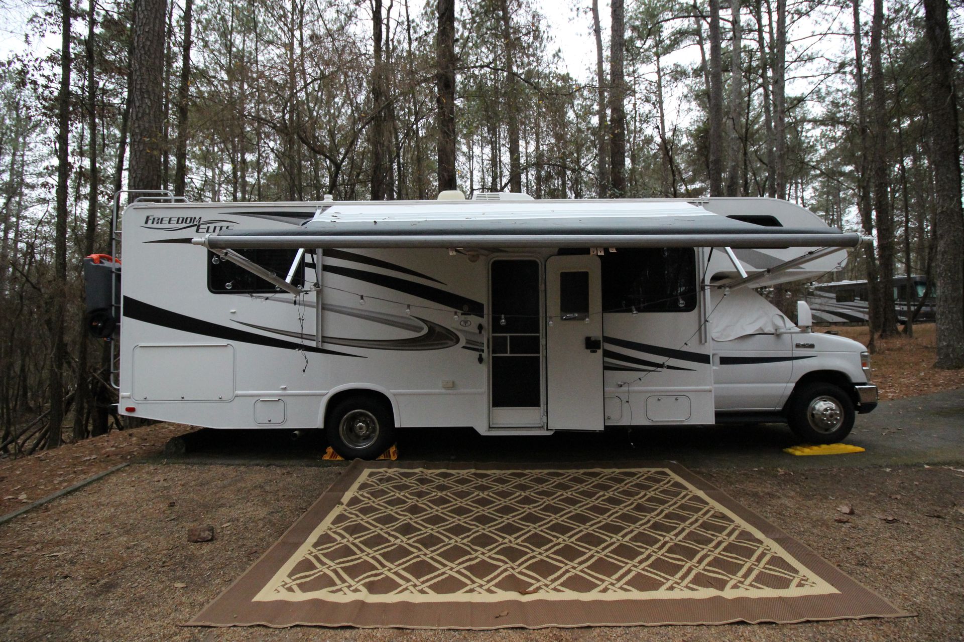 Photo 26 - 2013 Thor Class C Motorhome rental photo 28