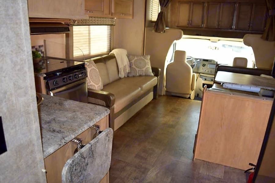 Photo 5 - 2018 Gulfstream Class C Motorhome rental photo 7