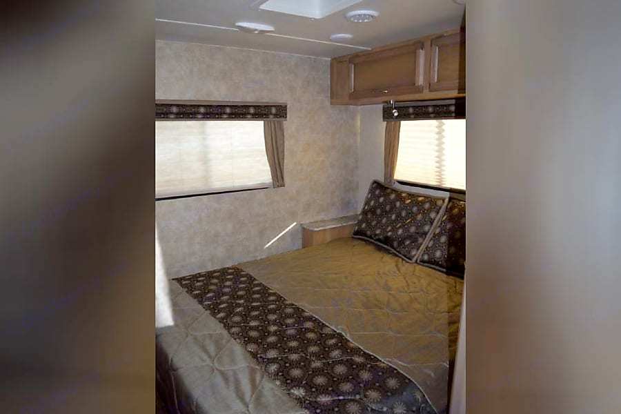 Photo 6 - 2018 Gulfstream Class C Motorhome rental photo 8