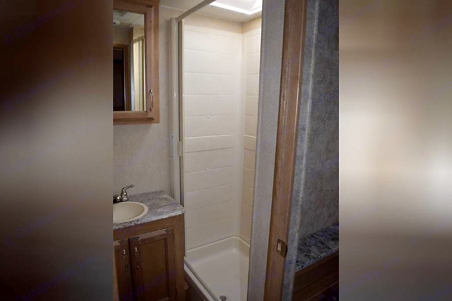 Photo 7 - 2018 Gulfstream Class C Motorhome rental photo 9