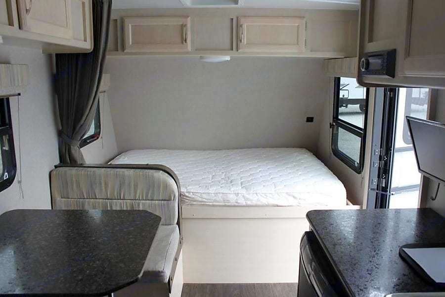 Photo 4 - 2019 Winnebago Travel Trailer rental photo 6