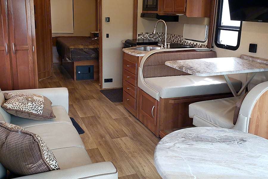 Photo 3 - 2018 Coachmen Class A Motorhome rental photo 5