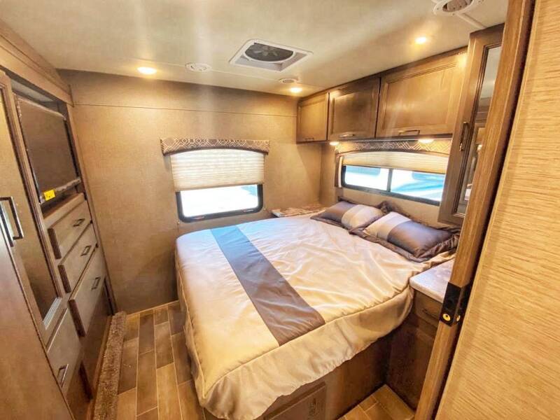 Photo 6 - 2021 Thor Motor Coach Class C Motorhome rental photo 8