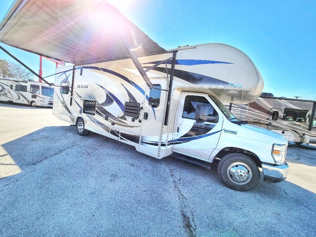 Photo 0 - 2018 Thor Motor Coach Class C Motorhome rental photo 2