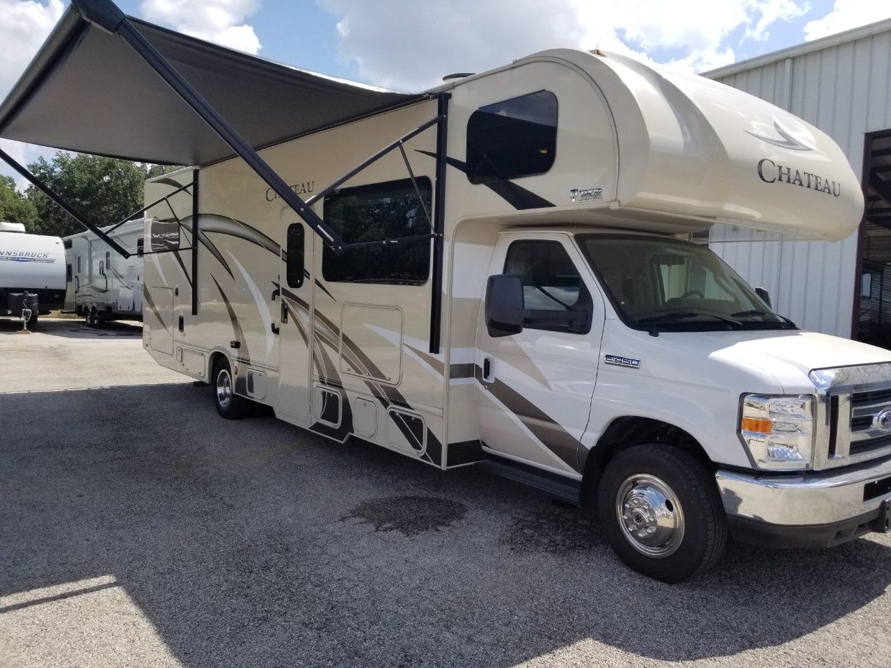 Photo 0 - 2019 Thor Motor Coach Class C Motorhome rental photo 2