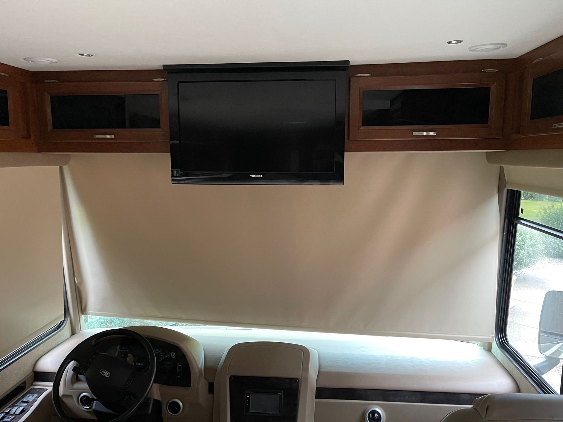 Photo 10 - 2013 Georgetown Class A Motorhome rental photo 12