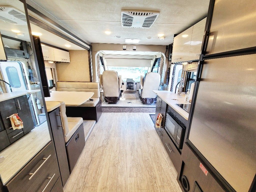 Photo 3 - 2021 Thor Motor Coach Class A Motorhome rental photo 5