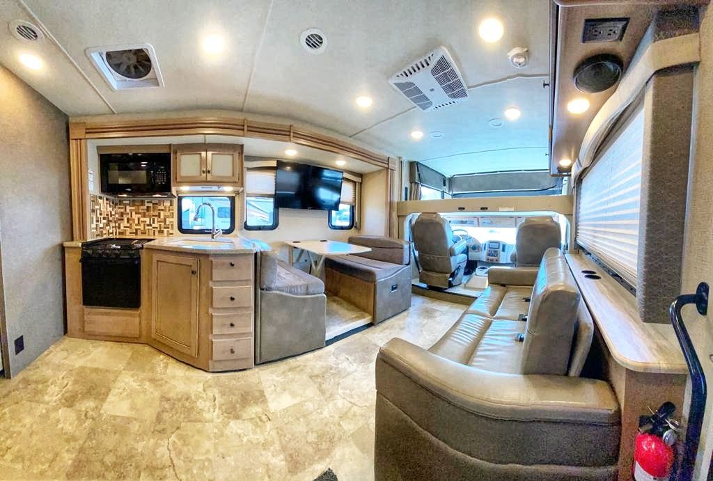 Photo 3 - 2018 Thor Motor Coach Class A Motorhome rental photo 5